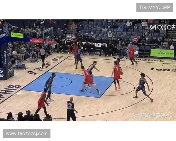 拓荒者与灰熊的激烈对决谁能在赛场上笑到最后