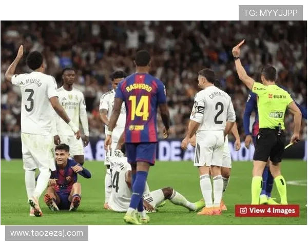 皇马与巴萨激战正酣双方球员拼尽全力争夺胜利 皇马与巴萨激战正酣双方球员拼尽全力争夺胜利