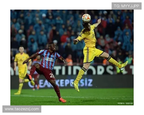 长崎成功丸与大阪樱花的激烈对决展现足球魅力与团队精神