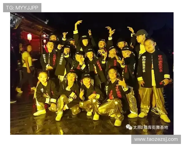 深圳街舞队战术解析:如何在竞争中脱颖而出与团队协作的艺术 深圳街舞队战术解析:如何在竞争中脱颖而出与团队协作的艺术
